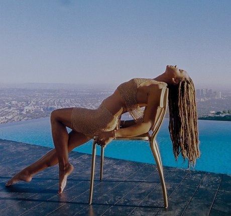 Rhyon Nicole Brown model images