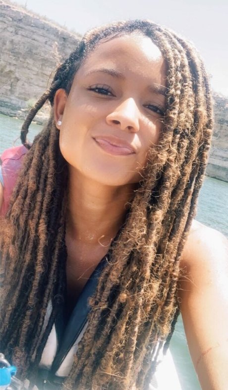 Rhyon Nicole Brown star nude photos