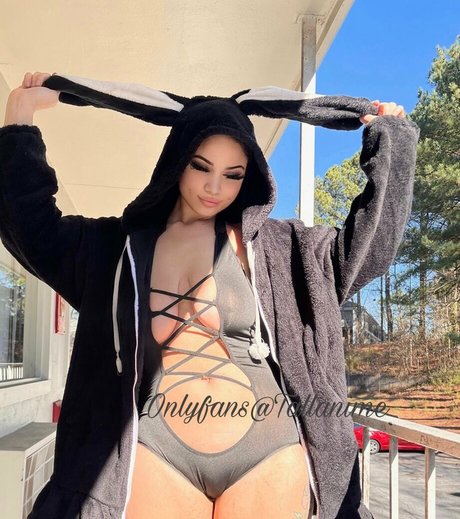 tallanime pretty model img