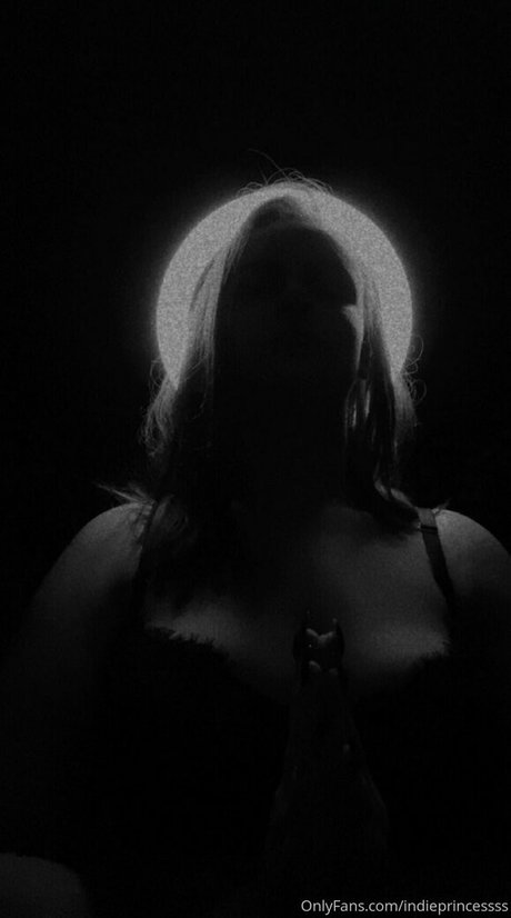 indieprincessss naked star img