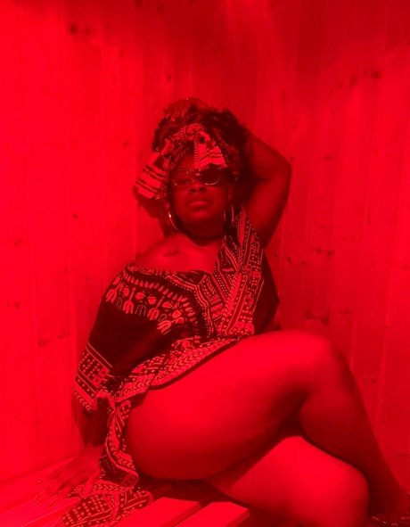 CidneyGreen model adult image