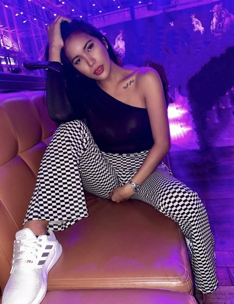 Nikki Lerona pornstar art gallery