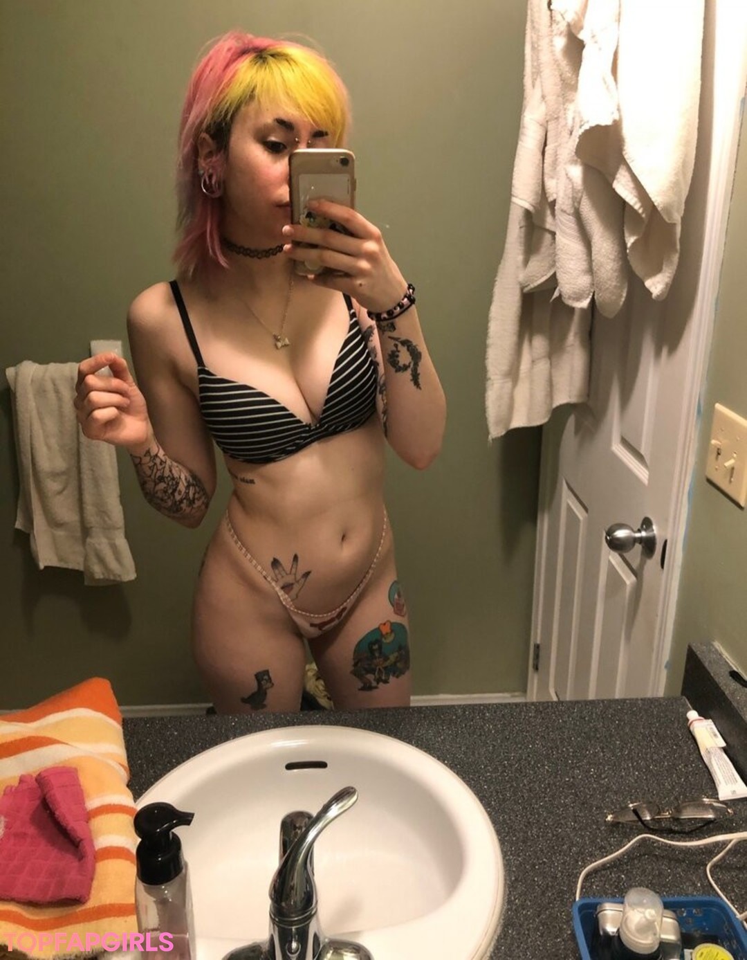 Bubblegumbaby nude model pics