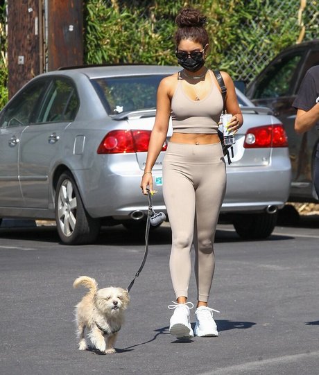 Vanessa Hudgens model perfect images