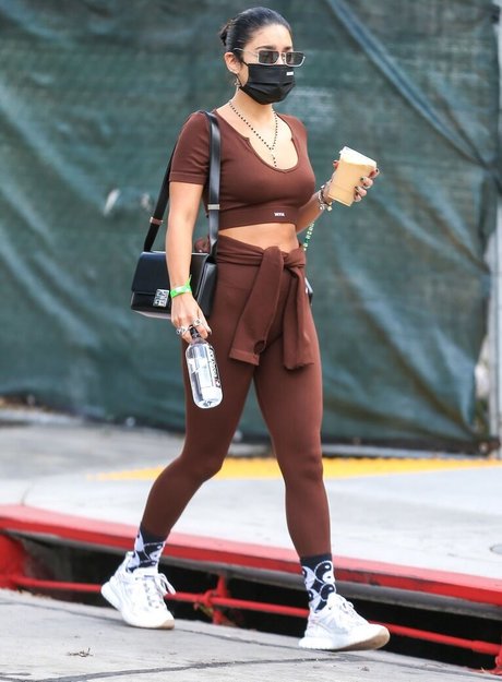 Vanessa Hudgens xxx model gallery