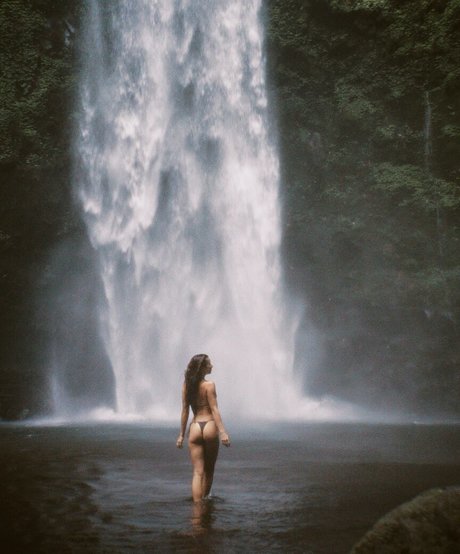 Ebony Jepson model image