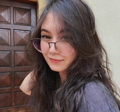 Thainaxu porn model photo