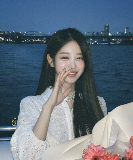 Uzaa erotic star image