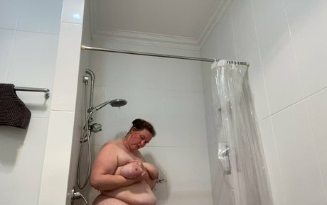 plus sizemum naked actress pics