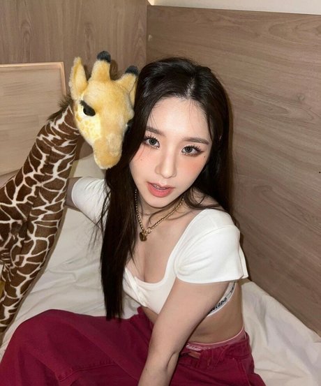 HeeJin model art photos