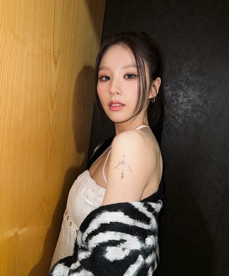 HeeJin exclusive actress galleries