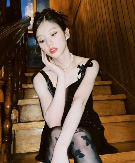 HeeJin star pretty pics