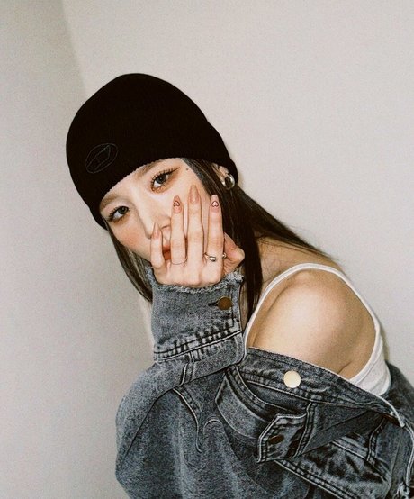 HeeJin beautiful actress pics