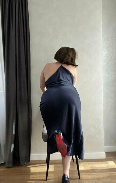 Sweet Buns model hot picture