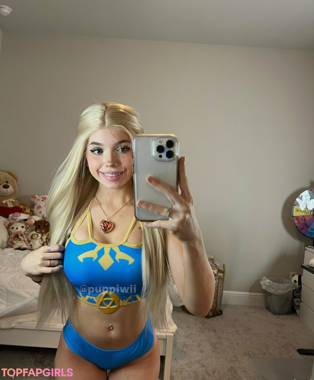 Puppiwi pornstar naked image