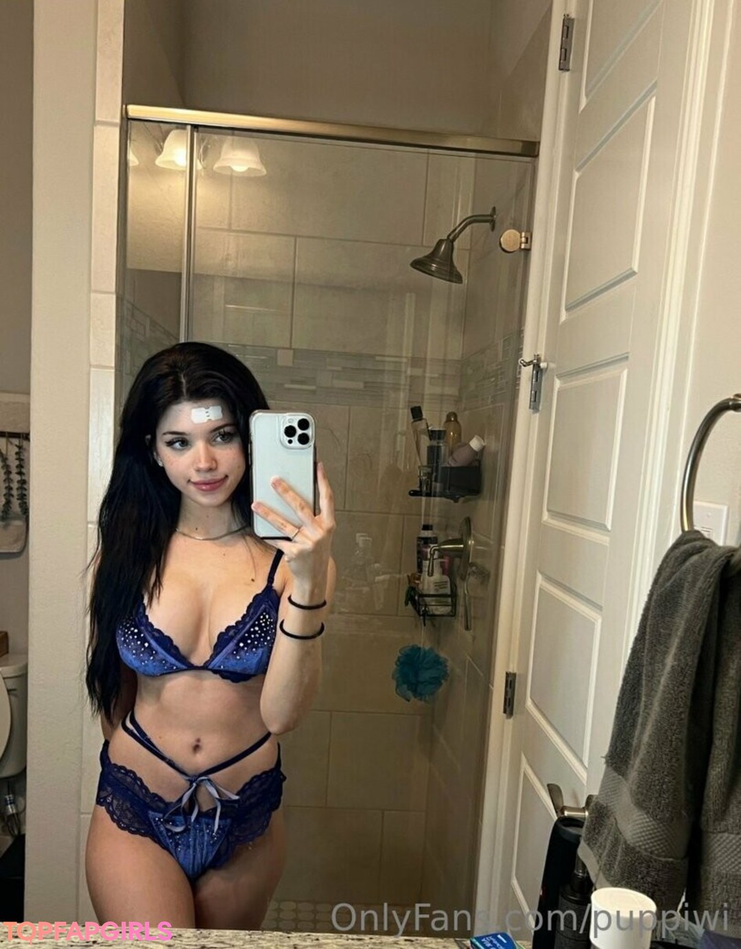 Puppiwi sexy pornstar pics