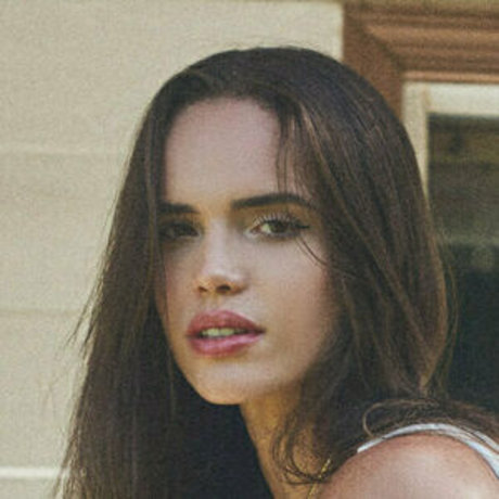 gabydepaulaaa beautiful model image