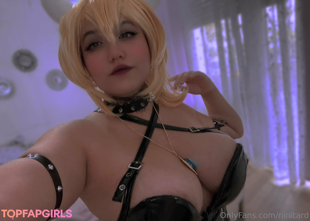 Niniitard erotic model img