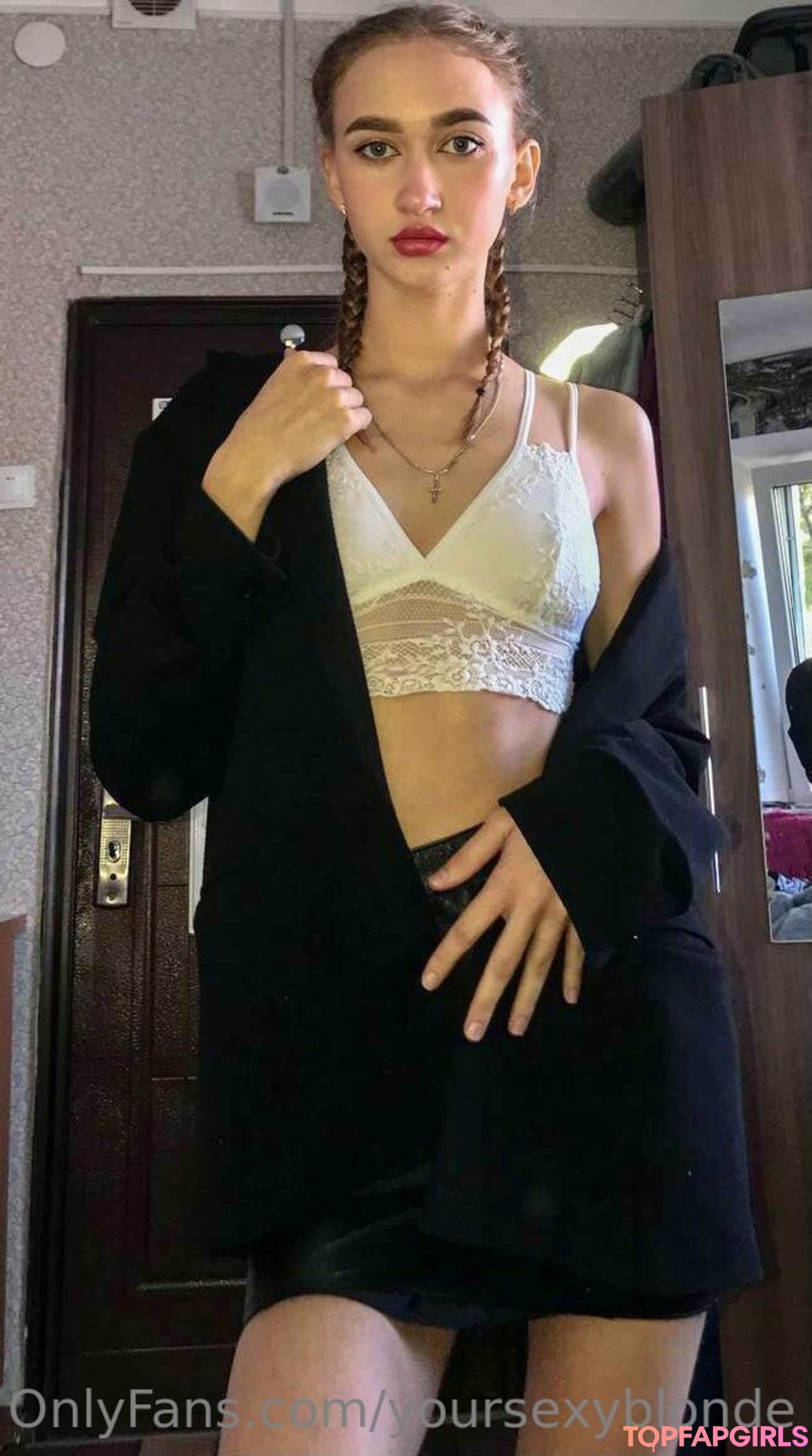 Sexy Blonde star xxx pics