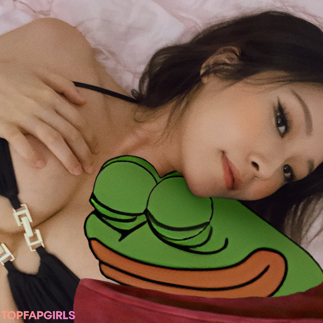 Mai erotic model gallery