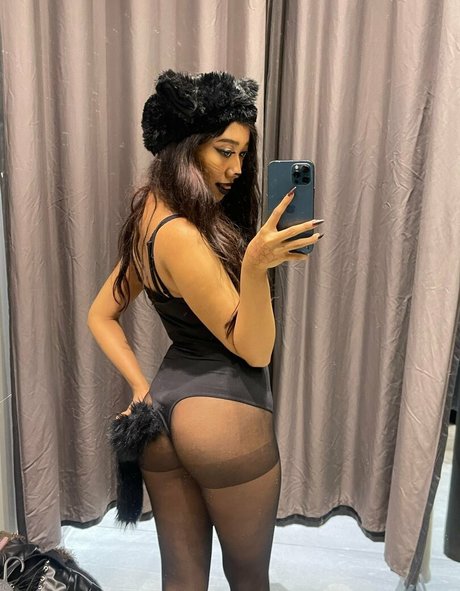 Sgirlmona xxx model photo