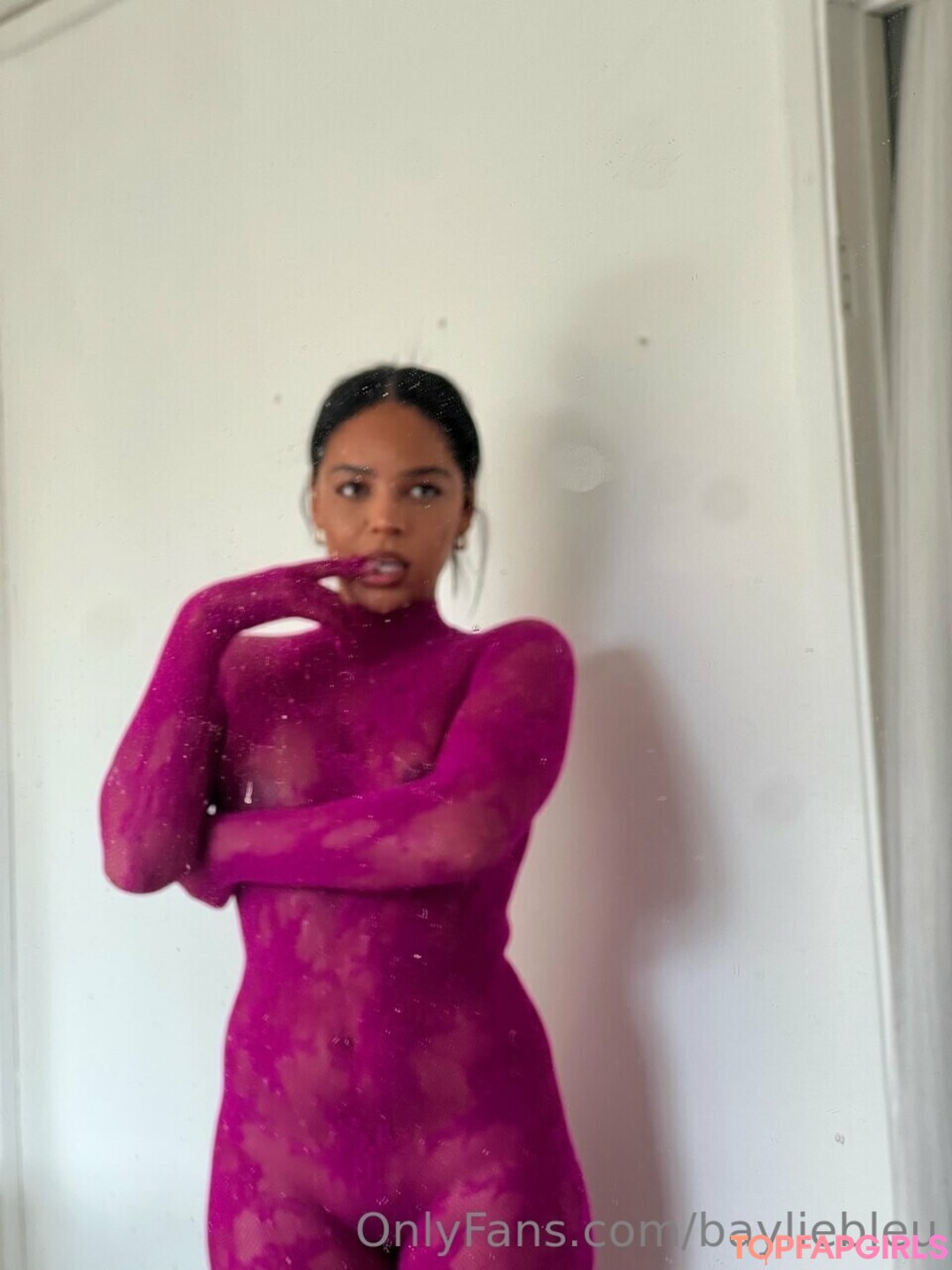 venezuela onlyfans pornographic image