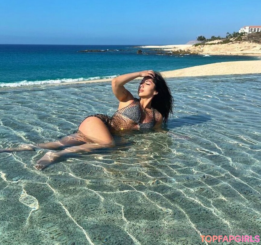 Mona Rhazi star beautiful pic