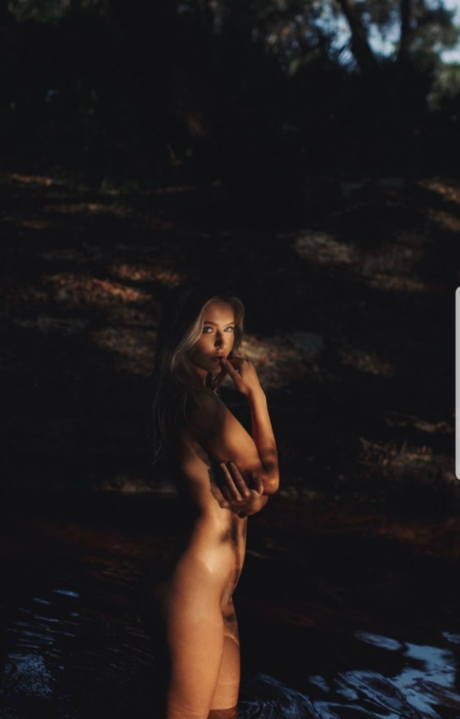 Skyler Simpson model free galleries