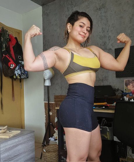 Nyaaati hot star picture