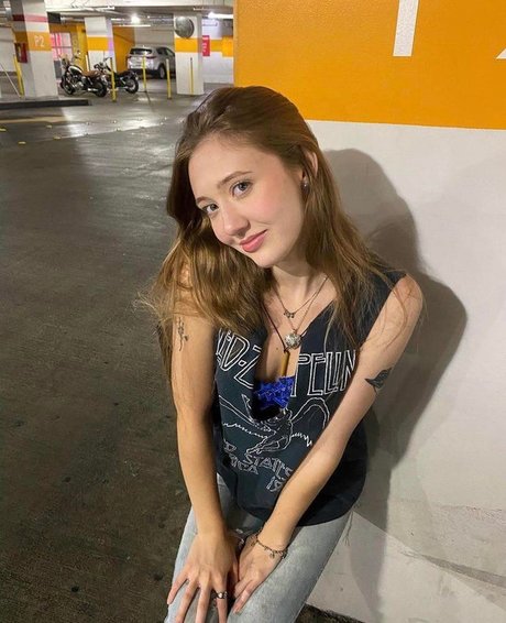 Jordan Burton sexy model img