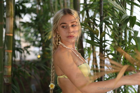 blonde secretary onlyfans naked pictures