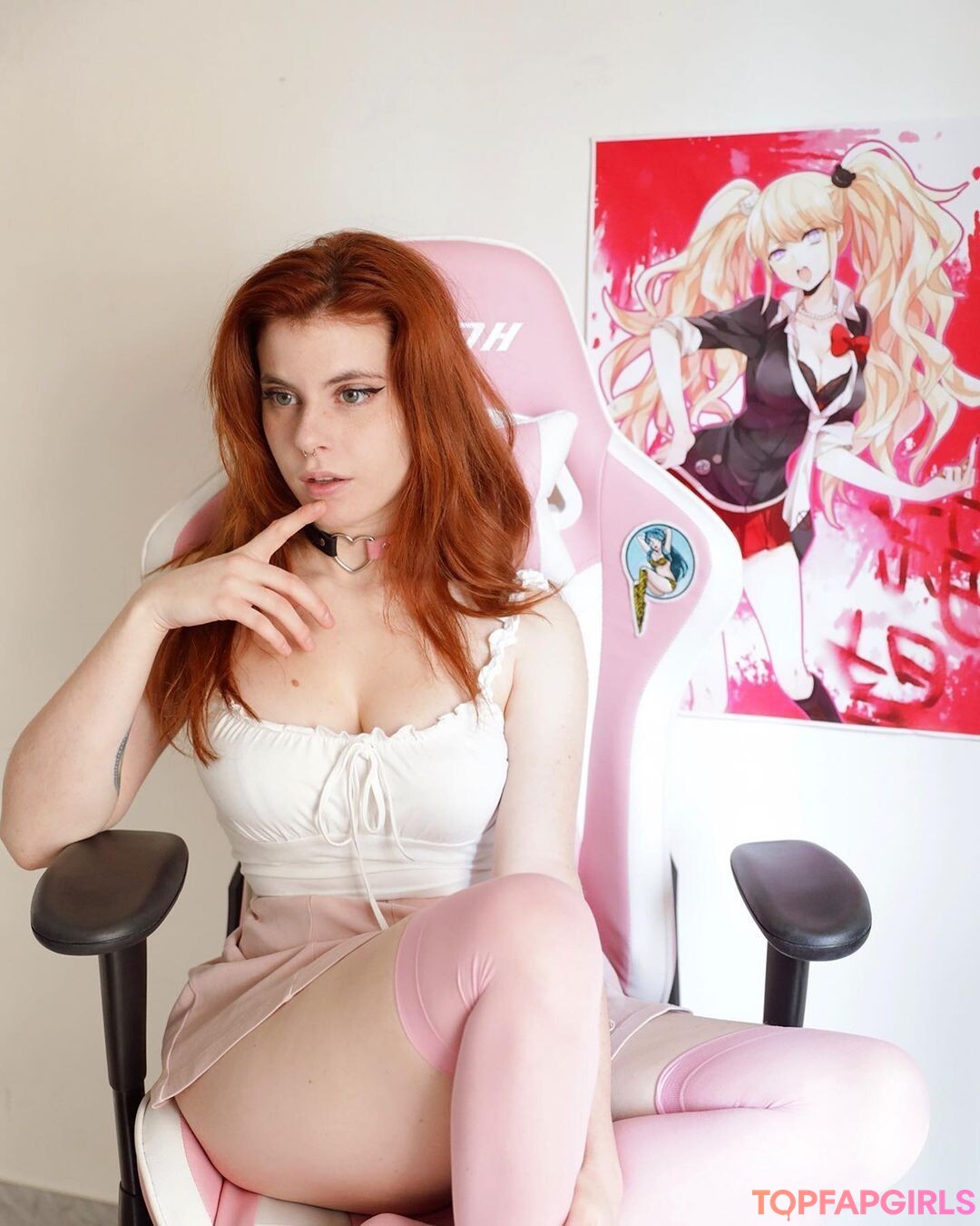 Lucilla Jiggly sexy star photo