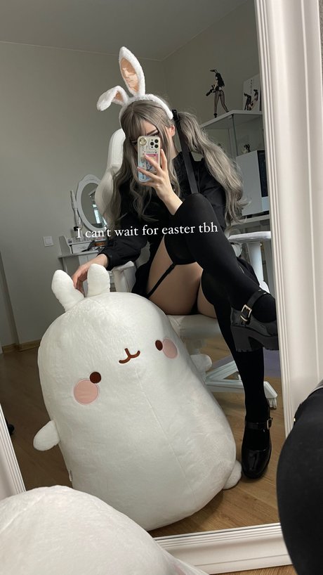 Candy Ball sexy actress pic