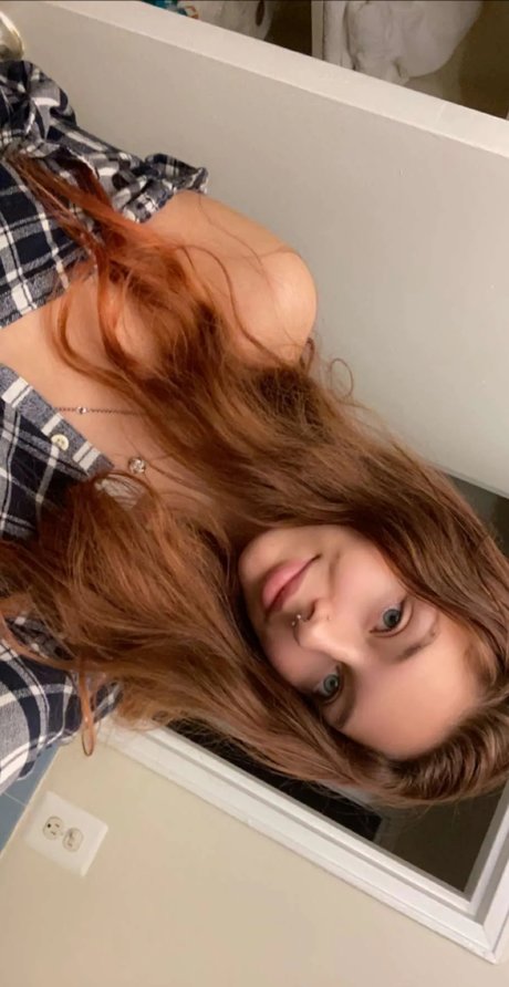 Lydia Renae pretty pornstar picture