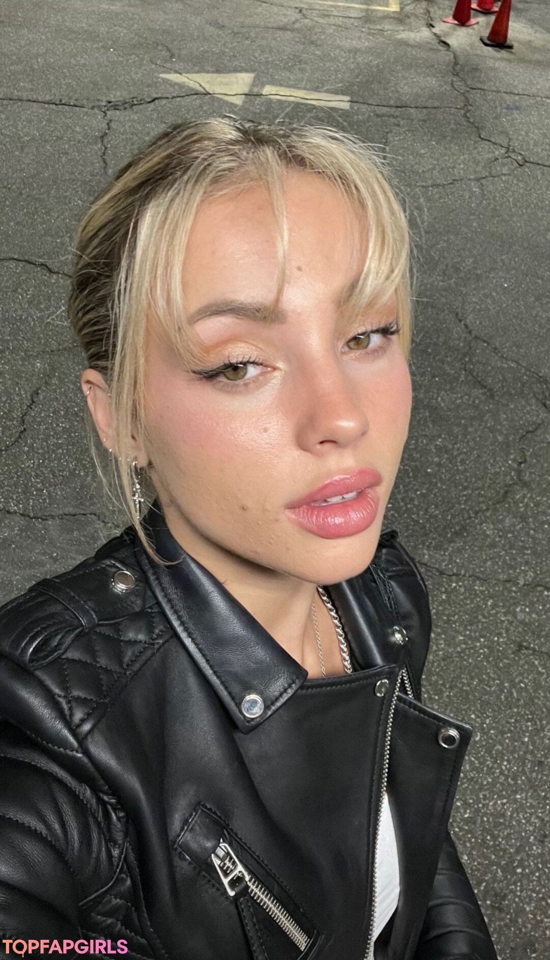 blonde midget onlyfans adult pics