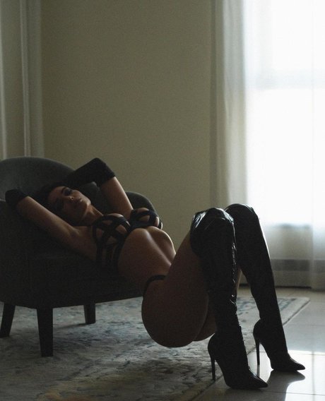 Melinda London art model galleries