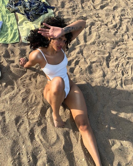 Ladokei Crystal nice actress image