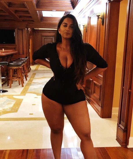 Cynthia Kumar nice star pic