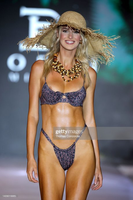 Veronika Rajek erotic model pics