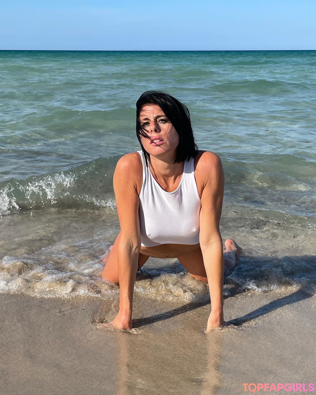 Laura Pleasure nude pornstar archive