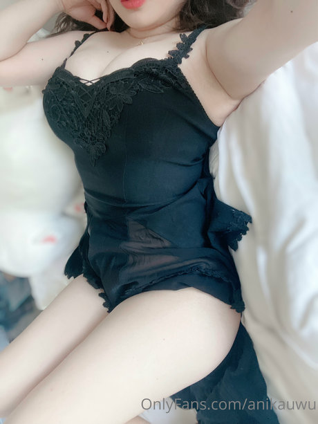 brunette petite onlyfans top pics