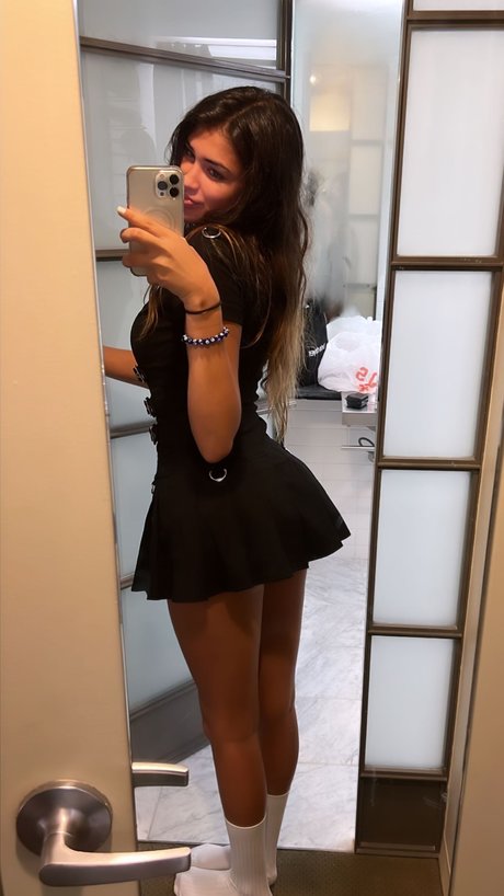 Adeline Bri model nude pics