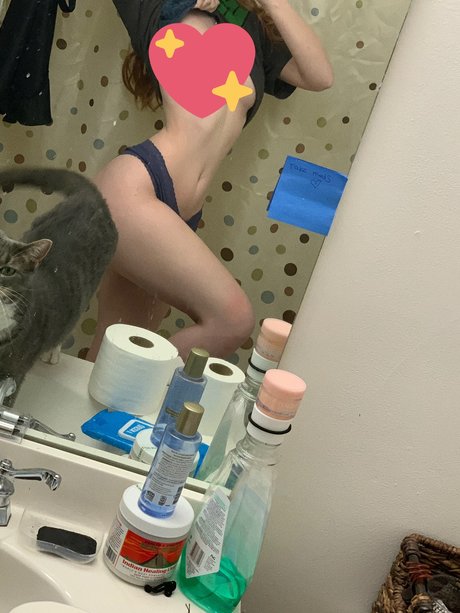 Initialelon nude star picture