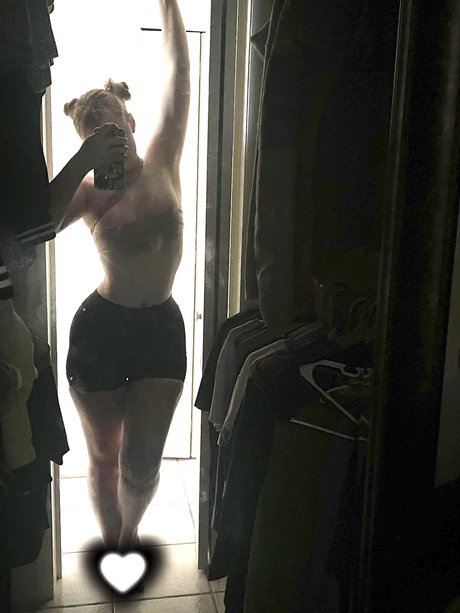 Initialelon art actress pictures