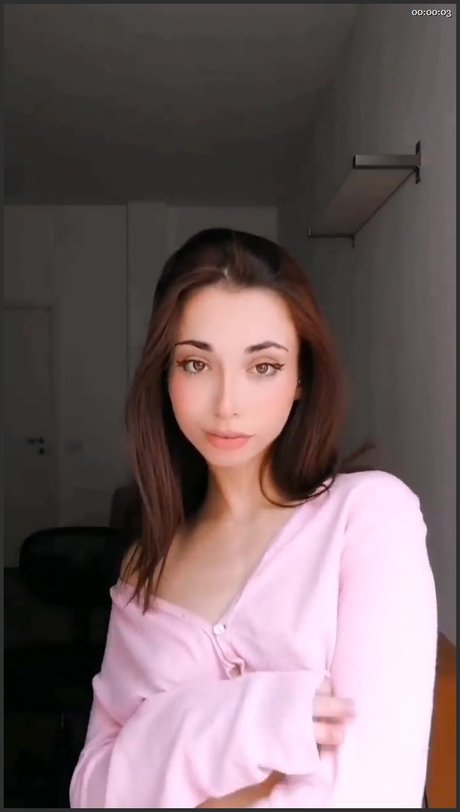 Lucrelisa_ model beautiful image