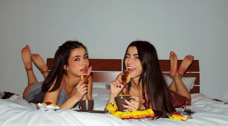 Lucrelisa_ profile image