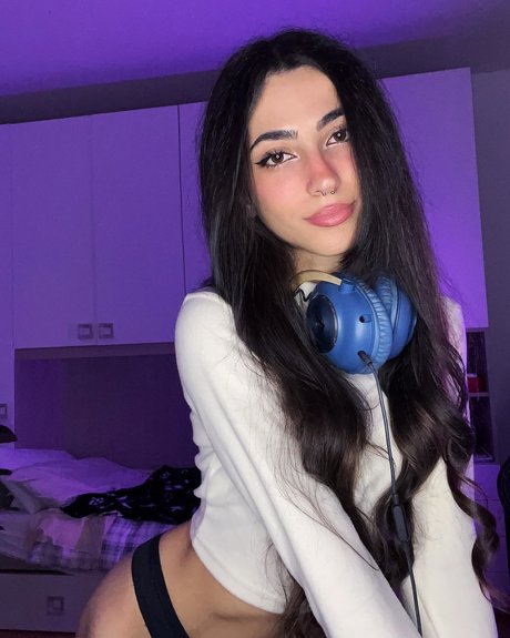 Lucrelisa_ erotic model gallery