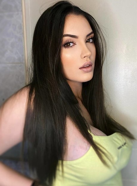 Isabella Rivas hot star pic