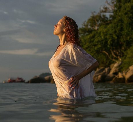 Curly Phoenix model beautiful galleries