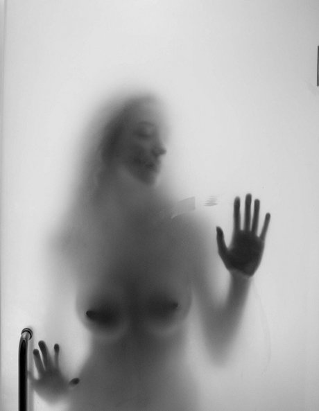 Curly Phoenix model xxx img